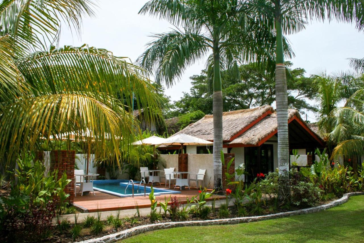 Burudika Bungalows Selong Belanak Buitenkant foto