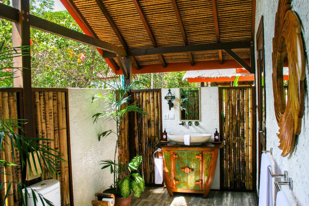 Burudika Bungalows Selong Belanak Buitenkant foto